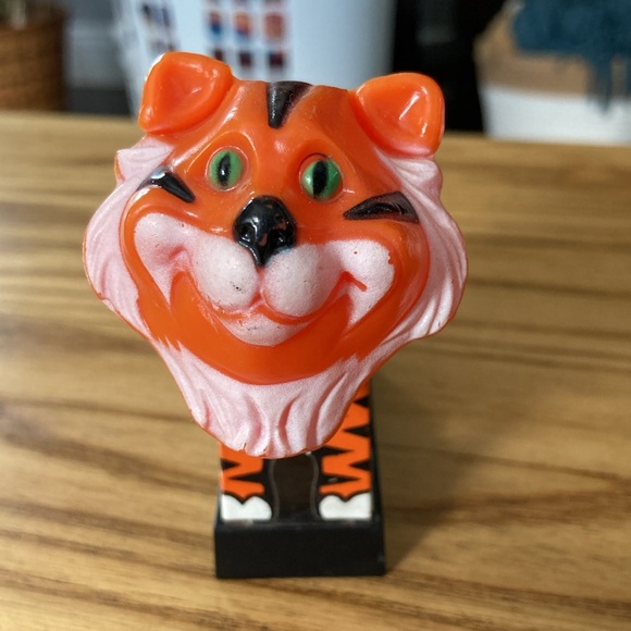 Vintage whirley ind Tiger Salt & Pepper shaker - Picture 4 of 5